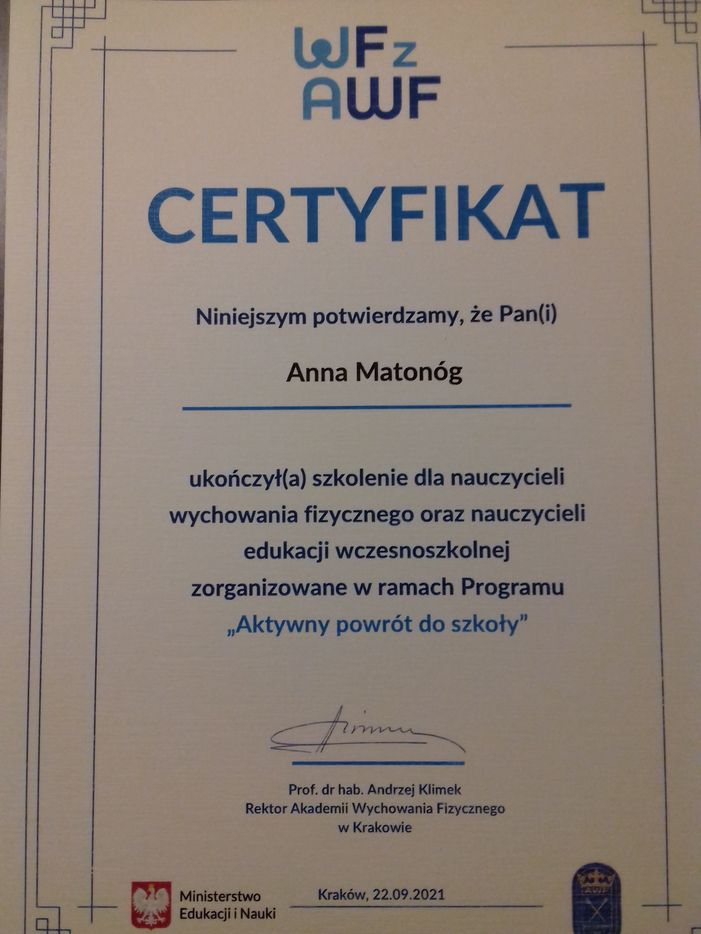 Certyfikat potwierdzający ukończenie szkolenia.